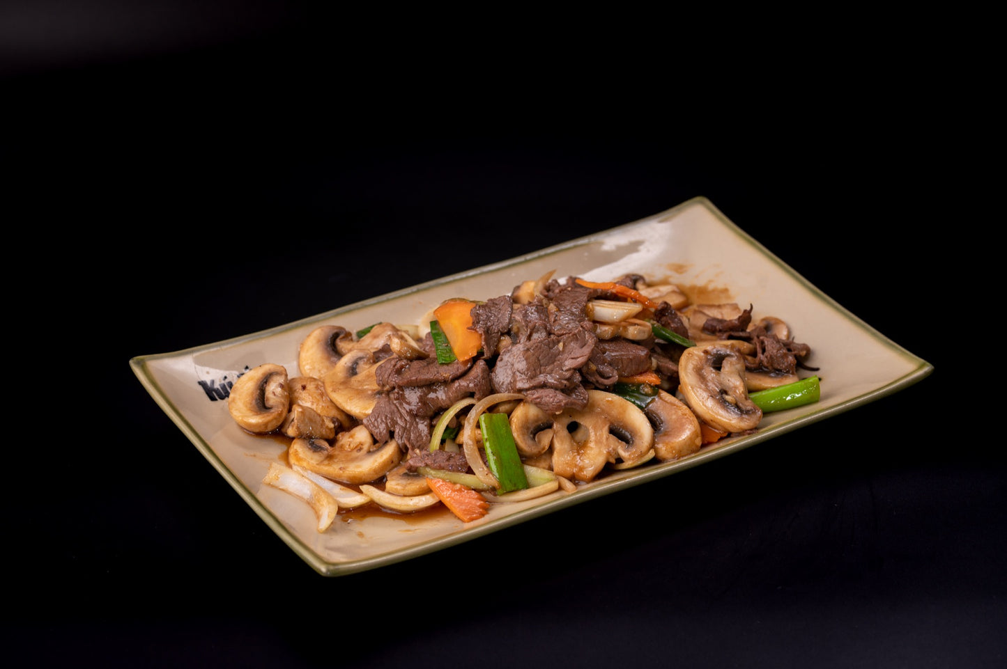 M34 - STIR FRIED SIRLON BEEF & WHITE MUSHROOM - Love Asia Restaurant & Bar